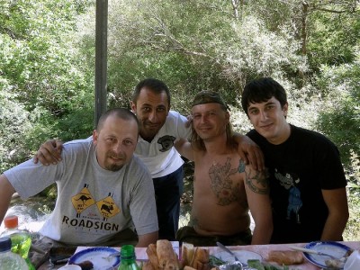 Od lewej: GrzegorzB, Grzegorz - znajomy Ormianin z Warszawy spotkany w Rezerwacie Khosrov, Wujek Adam, oraz członek rodziny Grzegorza