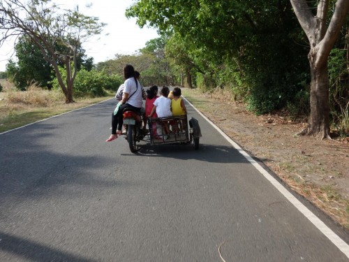 Kolo kolo na drodze do Moronga.jpg