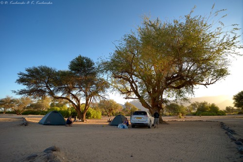 Typowy kemping w Namibii. Tu, okolice masywu Brandberg.