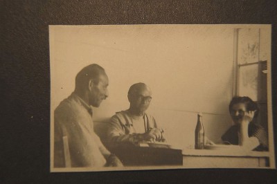 od lewej S. Batkowski, R. Szpor i  mama dr. Dąbrowskiego. Pieskowa Skała OPN.jpg